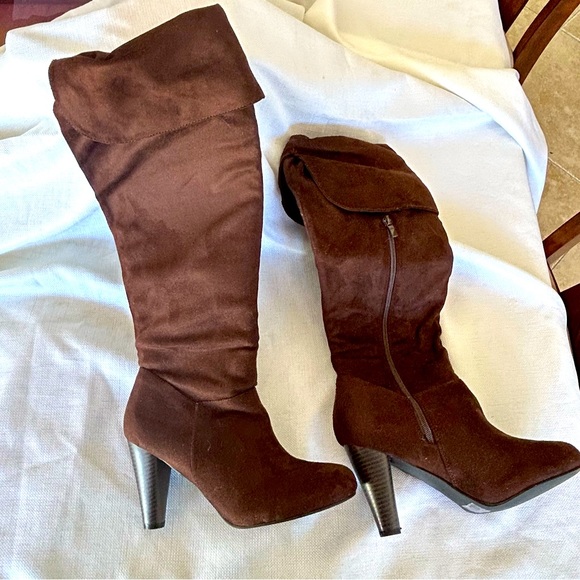 VENUS Shoes - Never worn suede knee boots
